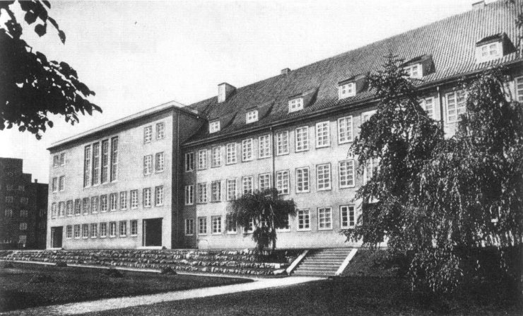 Зодайкерштрассе, школа для девочек (школа № 1, корпус для старших классов). Фотография 1935 года