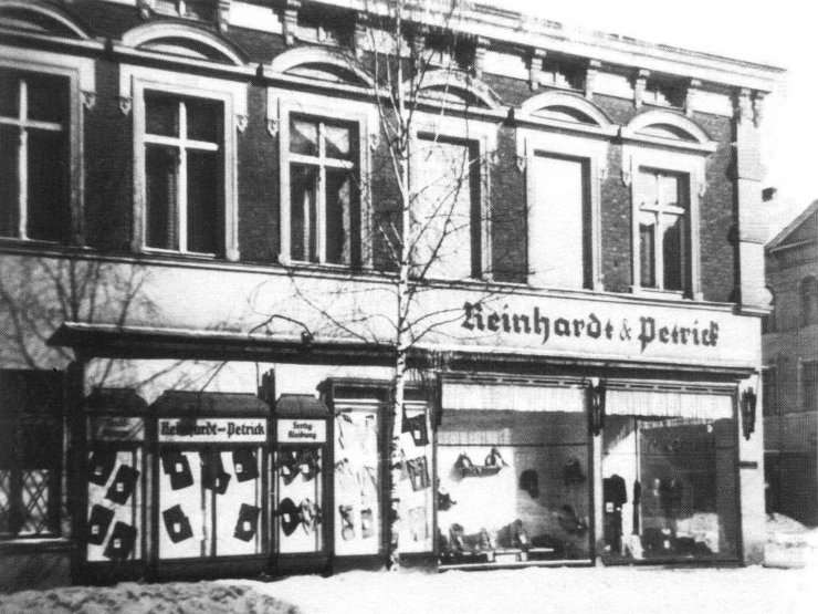 Рядом с перекрестком Кёнигштрассе и Зодайкерштрассе (рядом с перекрестком улиц Победы и Красноармейской). Фотография 1940 года