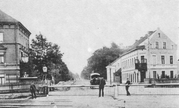 Гольдапенштрассе (вид с железнодорожного переезда за город). 1900 год