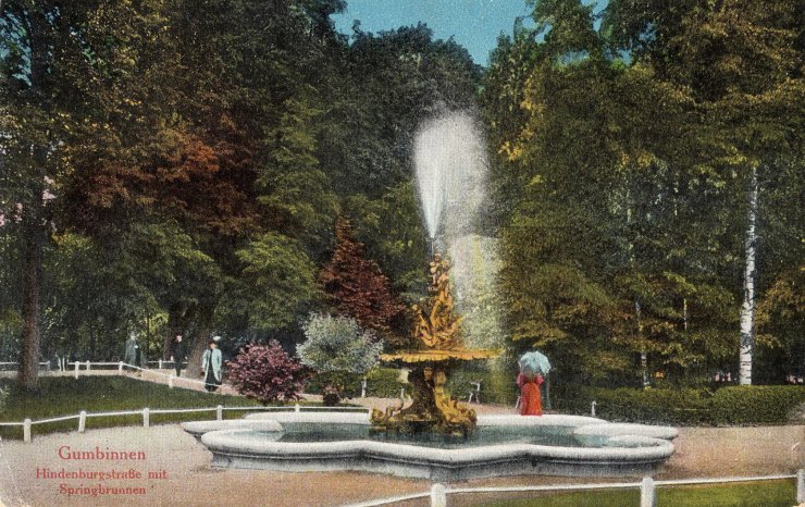 Линденштрассе — Гинденбургштрассе, фонтан на променаде (в районе памятника «Штыковая атака»). 1917–1925 годы