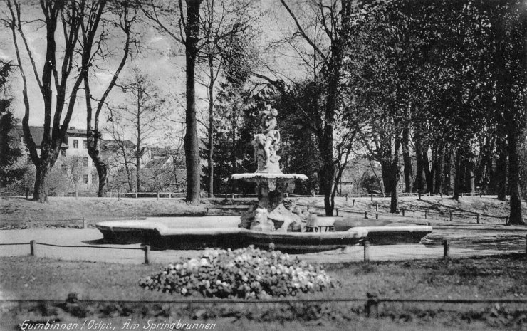 Линденштрассе — Гинденбургштрассе, фонтан на променаде (в районе памятника «Штыковая атака»). 1924–1938 годы