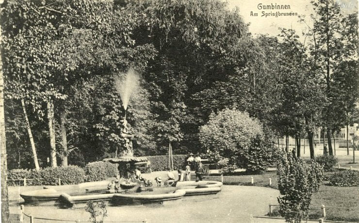 Линденштрассе — Гинденбургштрассе, фонтан на променаде (в районе памятника «Штыковая атака»). 1904–1914 годы