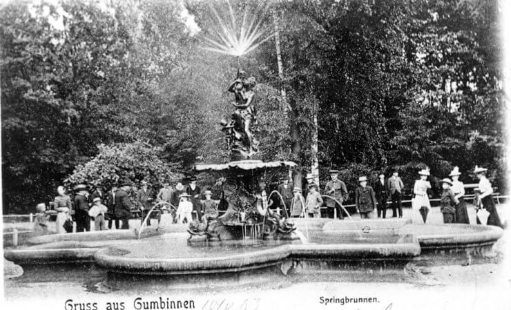 Линденштрассе — Гинденбургштрассе, фонтан на променаде (в районе памятника «Штыковая атака»). 1900–1904 годы