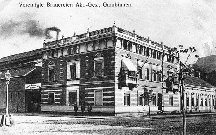Перекресток Брауерейнштрассе и Бисмаркштрассе, здание дирекции акционерного общества объединённых пивоварен (перекрёсток улиц Ломоносова и Московской). 1910 год