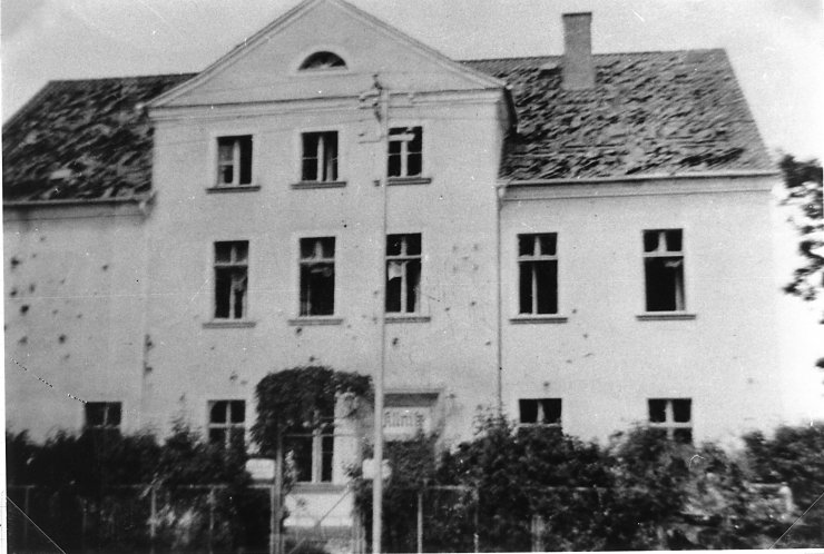 Меельбекштрассе, частная клиника Витмозера, последствия налета Советской авиации (бывший Дом ребенка). 1941 год