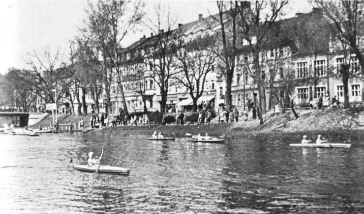 Даммштрассе, фото с противоположной стороны реки, 1929 год (в районе пирса)
