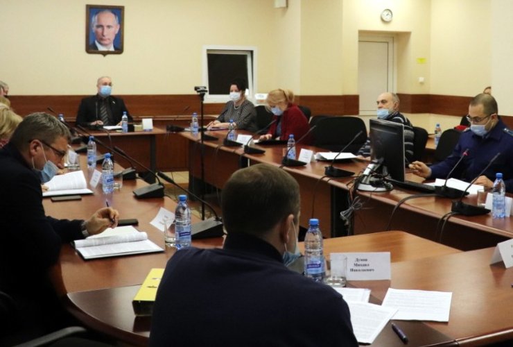 Гусевский прокурор выступил с докладом перед депутатами окружного совета