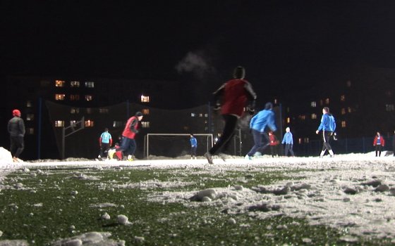 «Ночная лига»: на востоке области проходят футбольные матчи на снегу