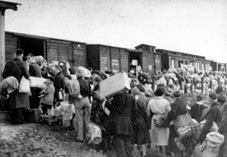 Посадка переселенцув в вагоны, 1946 год