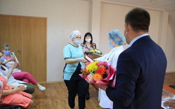 Глава городской администрации поздравил медсестёр с профессиональным праздником