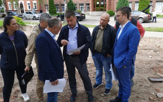 Глава городской администрации проинспектировал ход ремонтных работ на улице Ульяновых