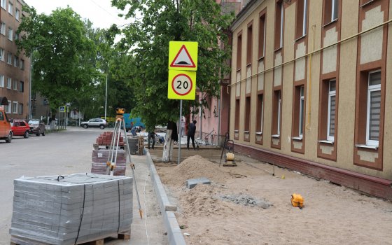 Ремонт тротуара на Вокзальной завершат к концу июня