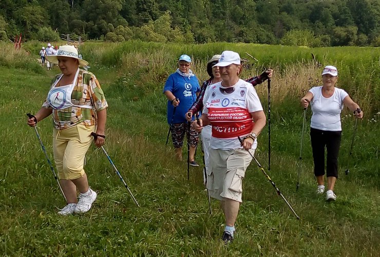 Гусевские поклонники северной ходьбы встретились с единомышленниками из городов Янтарного края