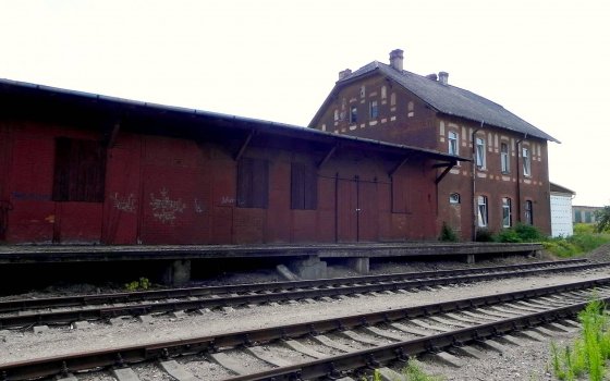 В Гусеве железнодорожники снесли старинную постройку станционного пакгауза