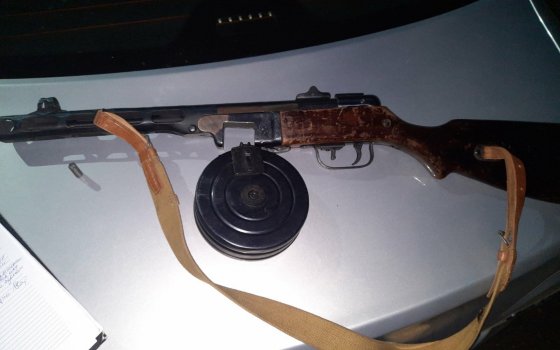 Житель Гусева устроил стрельбу из пистолета-пулемёта во дворе жилого дома