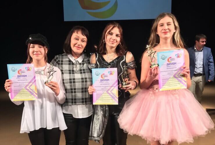 Вокалистки ансамбля «Бубенцы» взяли три победы в конкурсе «VinArt»