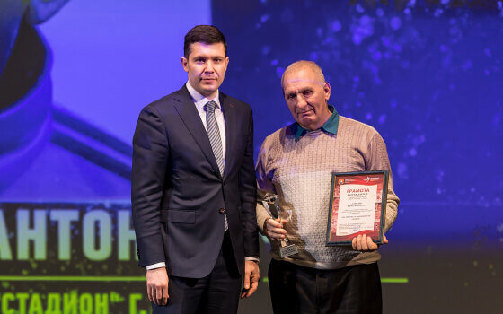 Гусевский тренер получил из рук губернатора награду «За любовь и преданность»