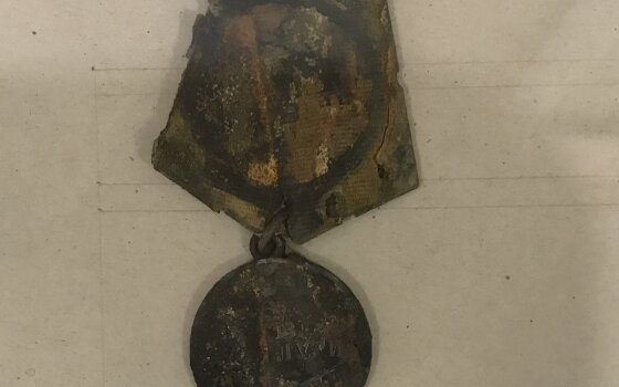 «История одного предмета»: медаль «За боевые заслуги», обнаруженная в захоронении на привокзальной площади