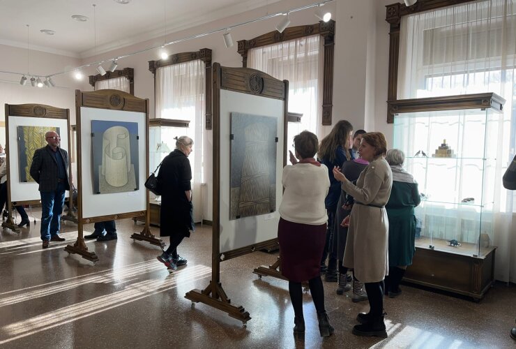 В городском музее открылась выставка современного искусства «Зиккурат — восхождение к истине»