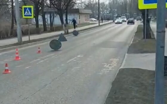 На проспекте Ленина на пешеходном переходе 64-летний водитель сбил двух подростков