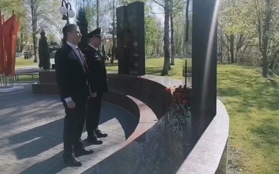 В Гусевском округе одновременно возложили цветы на 17-ти памятниках, обелисках и братских захоронениях