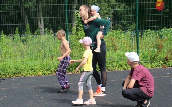 Воспитанники центра «Росток» сыграли в волейбол с игроками «Локомотива»