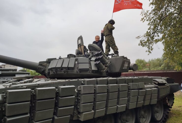 В Гусеве военнослужащие армейского корпуса отметили День танкиста