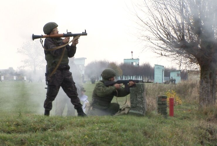 На полигонах Калининградской области мобилизованные оттачивают борьбу с бронетехникой противника