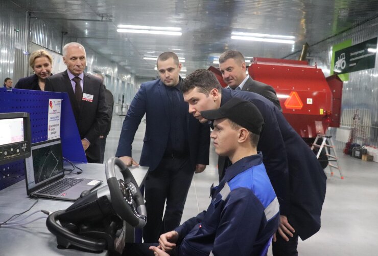 Сегодня наш город с рабочим визитом посетил губернатор Калининградской области Антон Алиханов