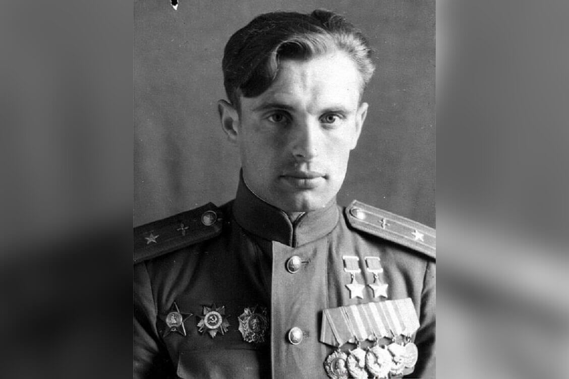Василий Ильич Мыхлик — дважды Герой Советского Союза