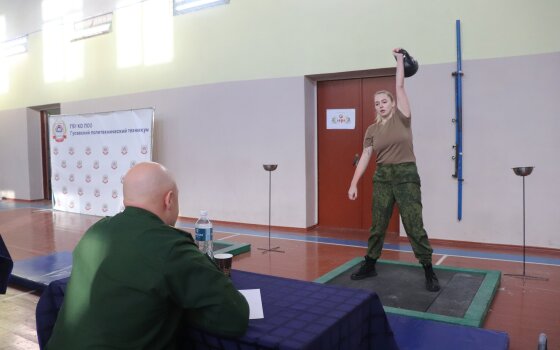 В политехе прошли соревнования по армейскому гиревому рывку