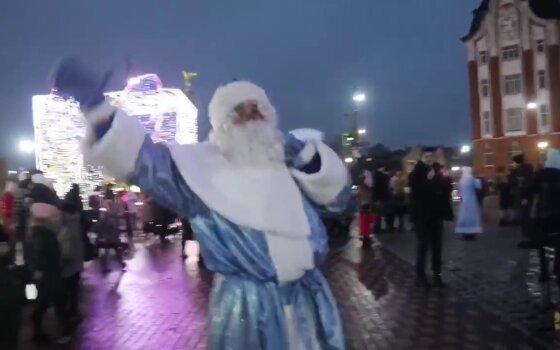 В Гусев приехали Дед Мороз со Снегурочкой