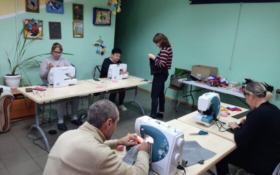 На базе социального центра в Гусеве проходит обучение швейному делу