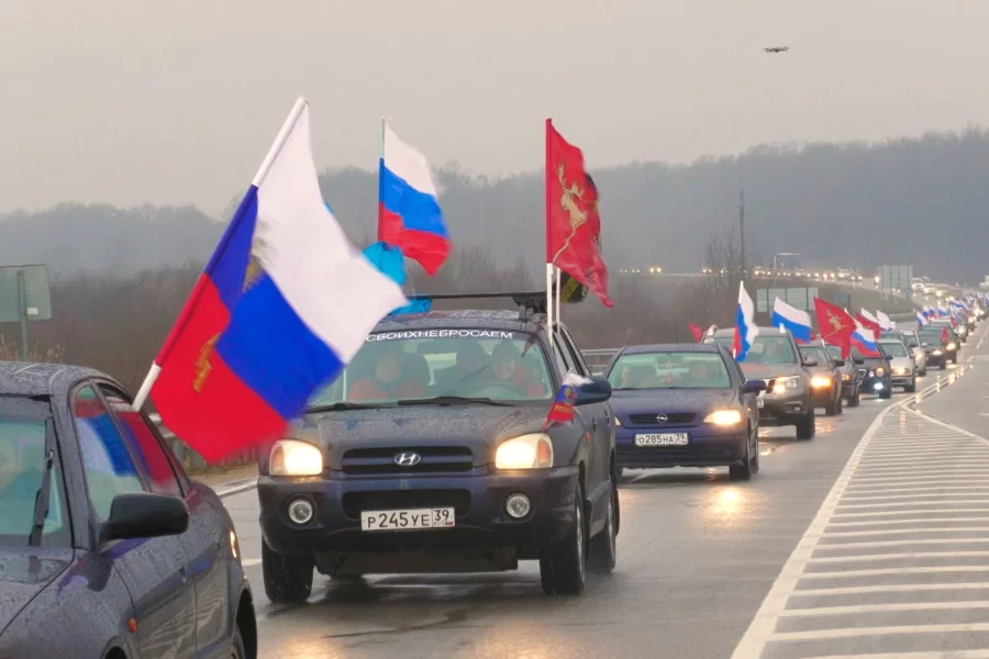 Жители Гусева и Советска организовали массовые автопробеги в поддержку российских воинов