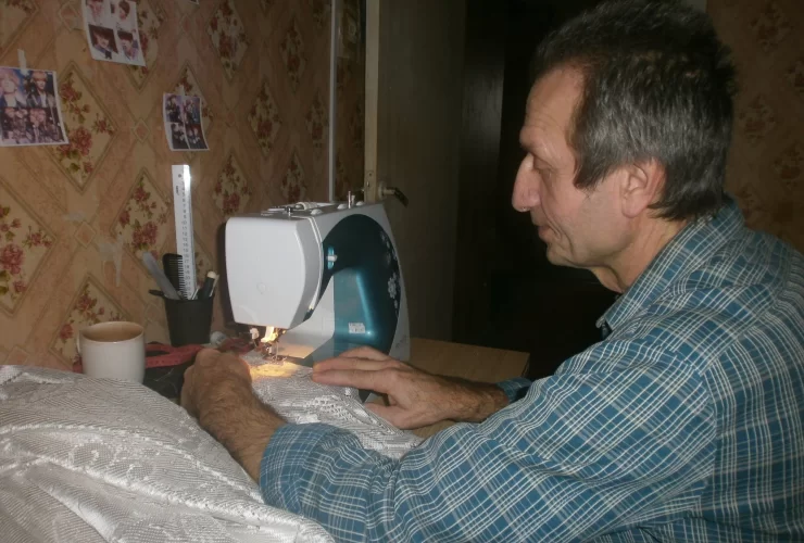 В Гусеве 14 человек с инвалидностью обучились швейному делу, пятеро из них получили швейные машинки
