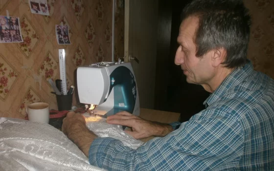 В Гусеве 14 человек с инвалидностью обучились швейному делу, пятеро из них получили швейные машинки