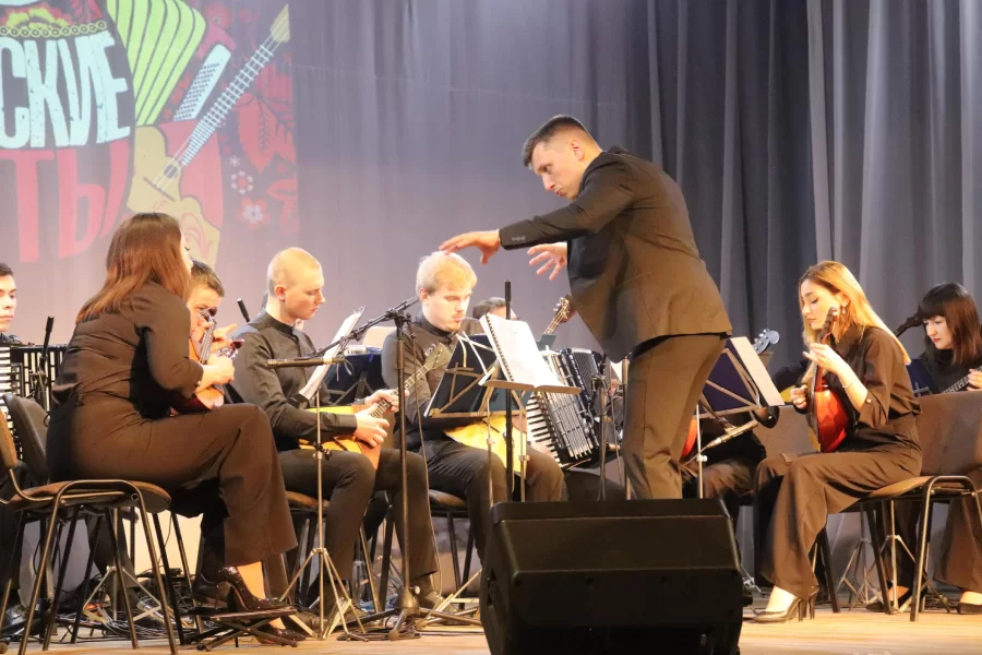 Молодёжный оркестр народных инструментов Донецкой филармонии выступил в городском ДК