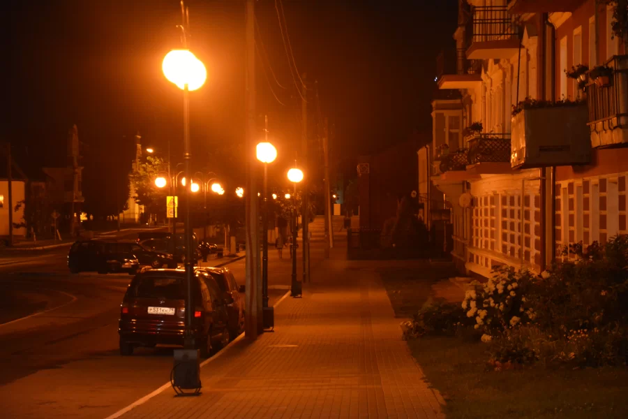 На улицах города улучшают освещение, благодаря жалобам местных жителей