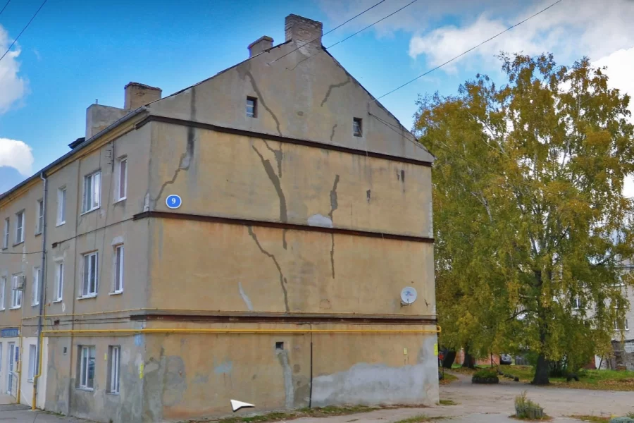 Жители дома № 9 по Железнодорожной просят обратить внимание на состояние их дома