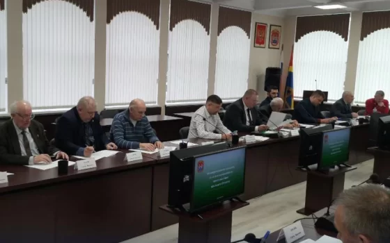 Китаев выступил с докладом в Калининграде на совещании по вопросам увековечивания памяти погибших воинов