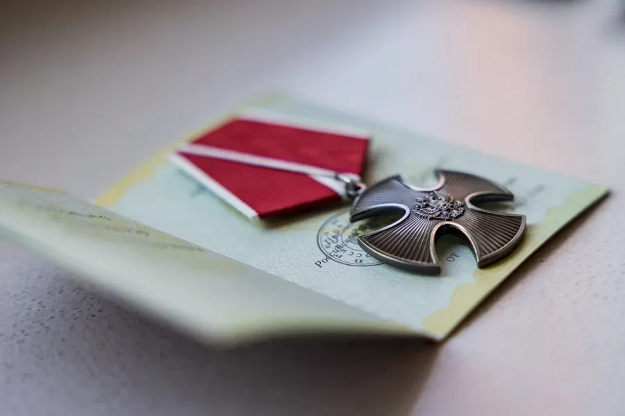 Боевые награды погибших участников специальной военной операции переданы их родителям