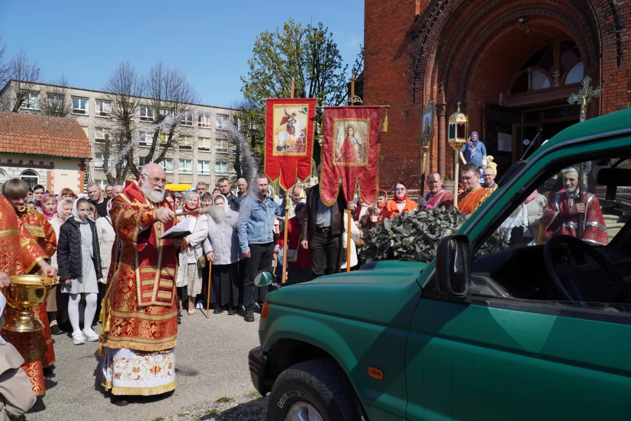В Черняховске освятили автомобиль для СВО, купленный в том числе на средства гусевцев