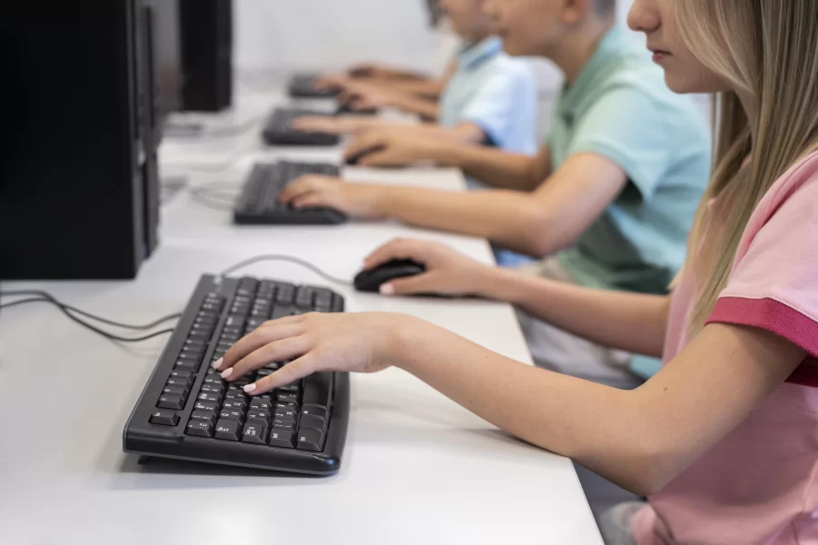 Использование современных цифровых технологий в школах: почему это важно и потенциал развития