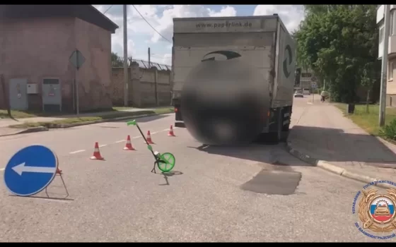 На улице Менделеева грузовой автомобиль сбил ребёнка на пешеходном переходе