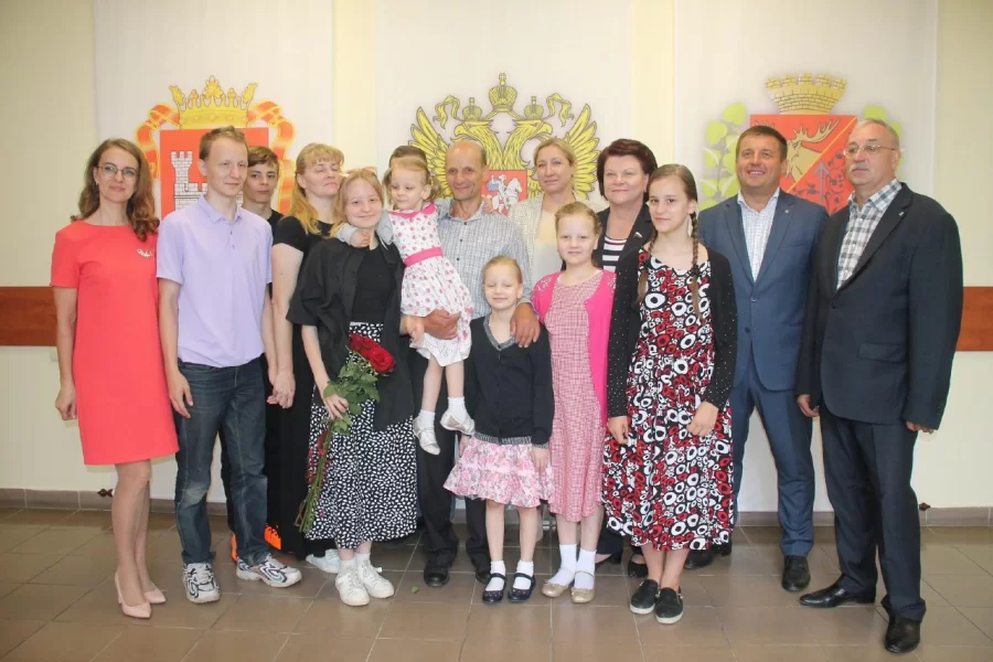 Марина Оргеева встретилась с многодетными семьями и семьей погибшего в зоне СВО