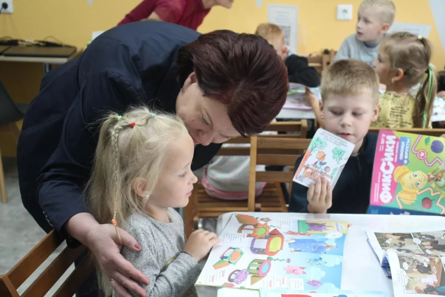 Марина Оргеева побывала в гостях в детской библиотеке Гусева