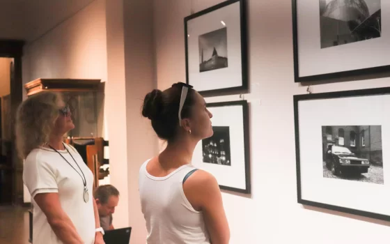 В Гусевском музее открылась выставка черно-белой фотографии
