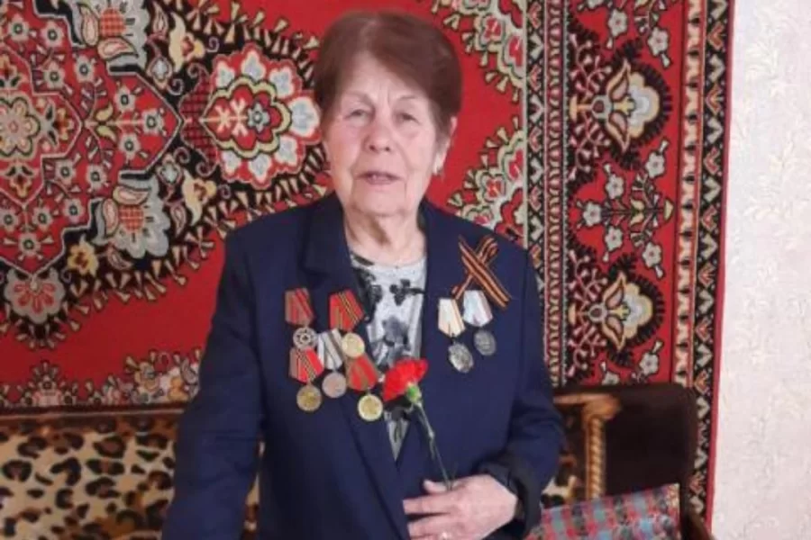 93-летие отмечает труженица тыла Пятова Нина Ефимовна