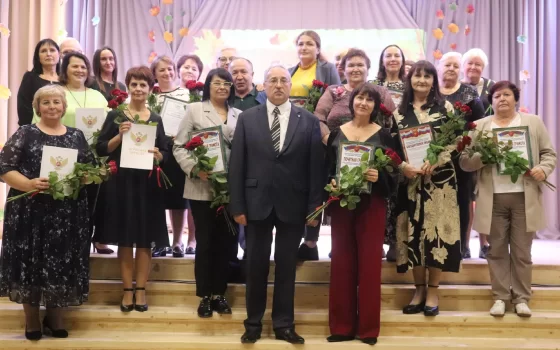 В Дубровском ДК учителей поздравили с профессиональным праздником