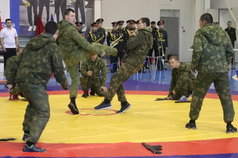 Чемпионат по армейскому рукопашному бою открылся в Гусеве